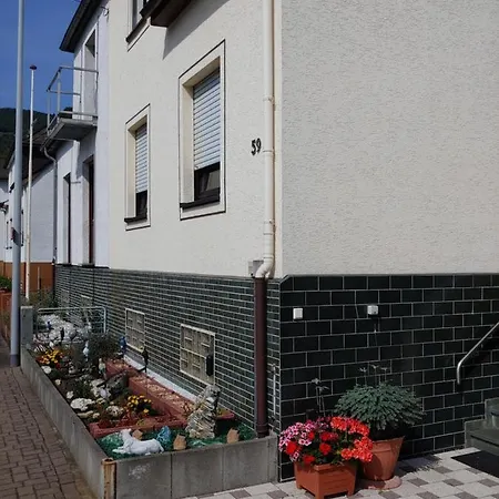 Apartamento Gaestehaus Rheinburgenblick Kestert