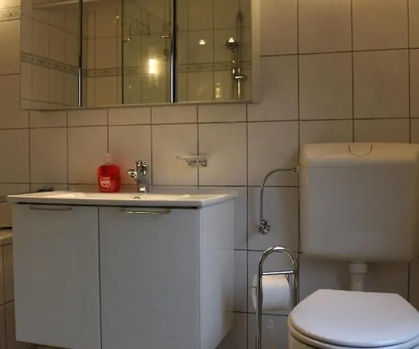 Daire Gaestehaus Rheinburgenblick *